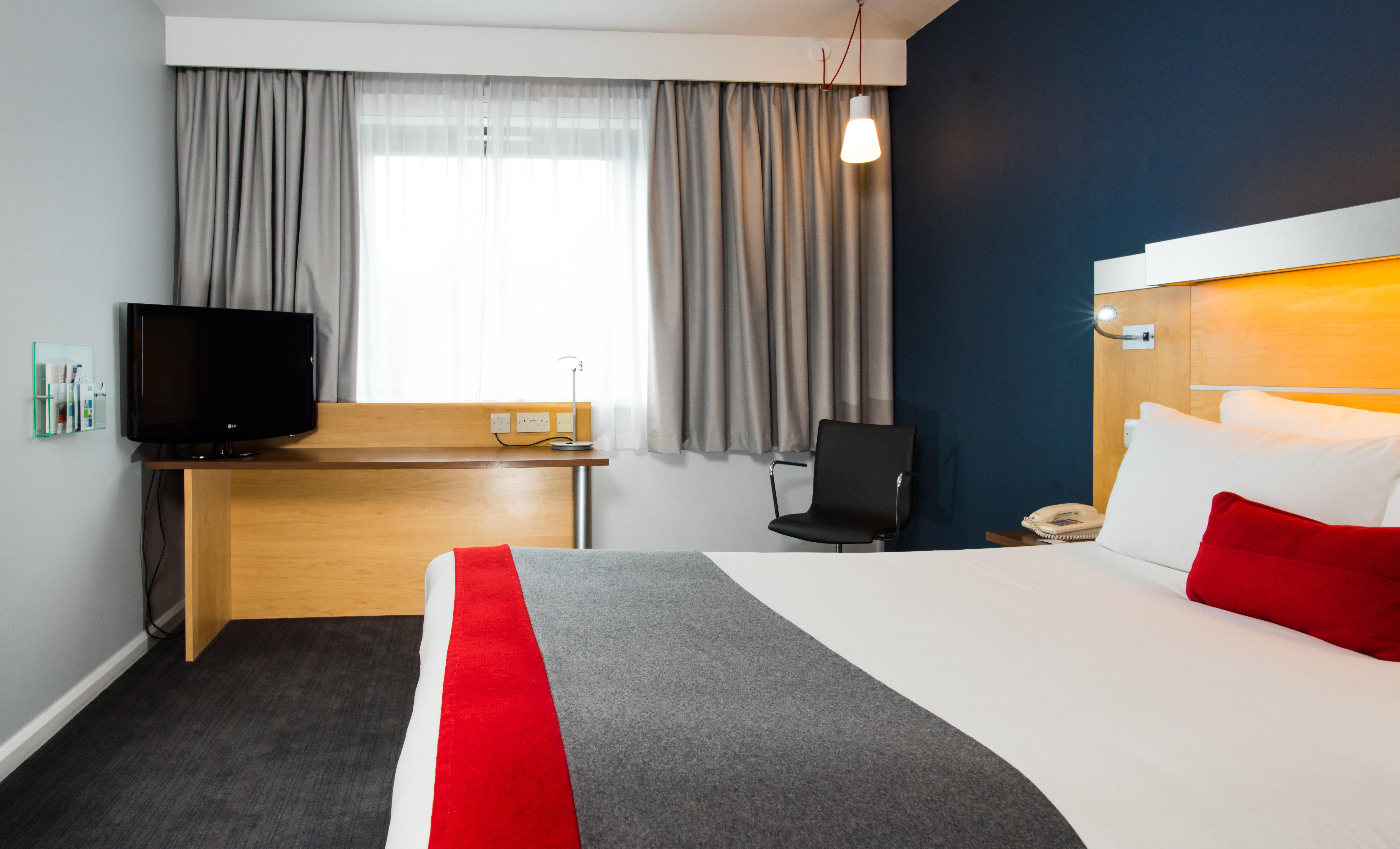 Holiday Inn Express Stevenage By Ihg Exteriör bild