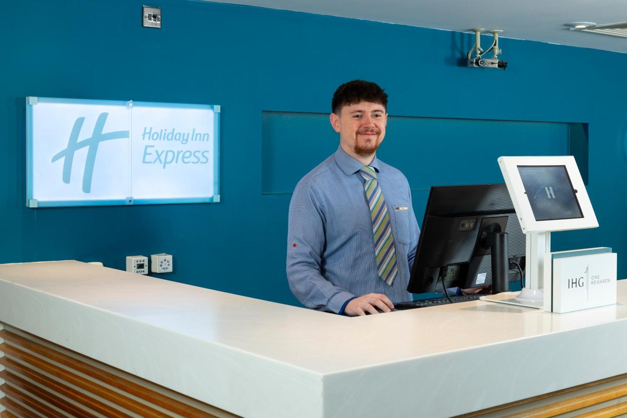 Holiday Inn Express Stevenage By Ihg Exteriör bild