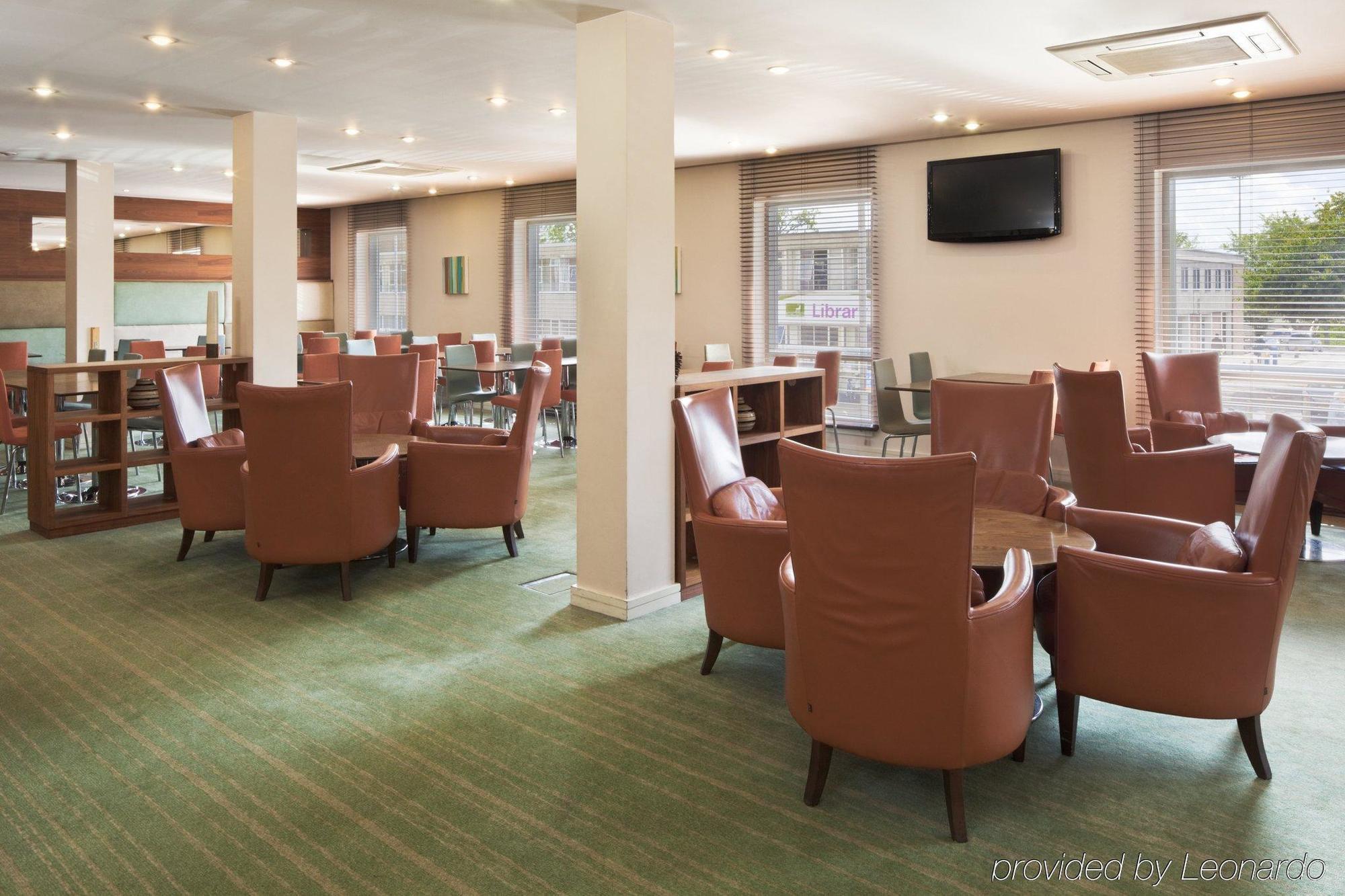 Holiday Inn Express Stevenage By Ihg Restaurang bild