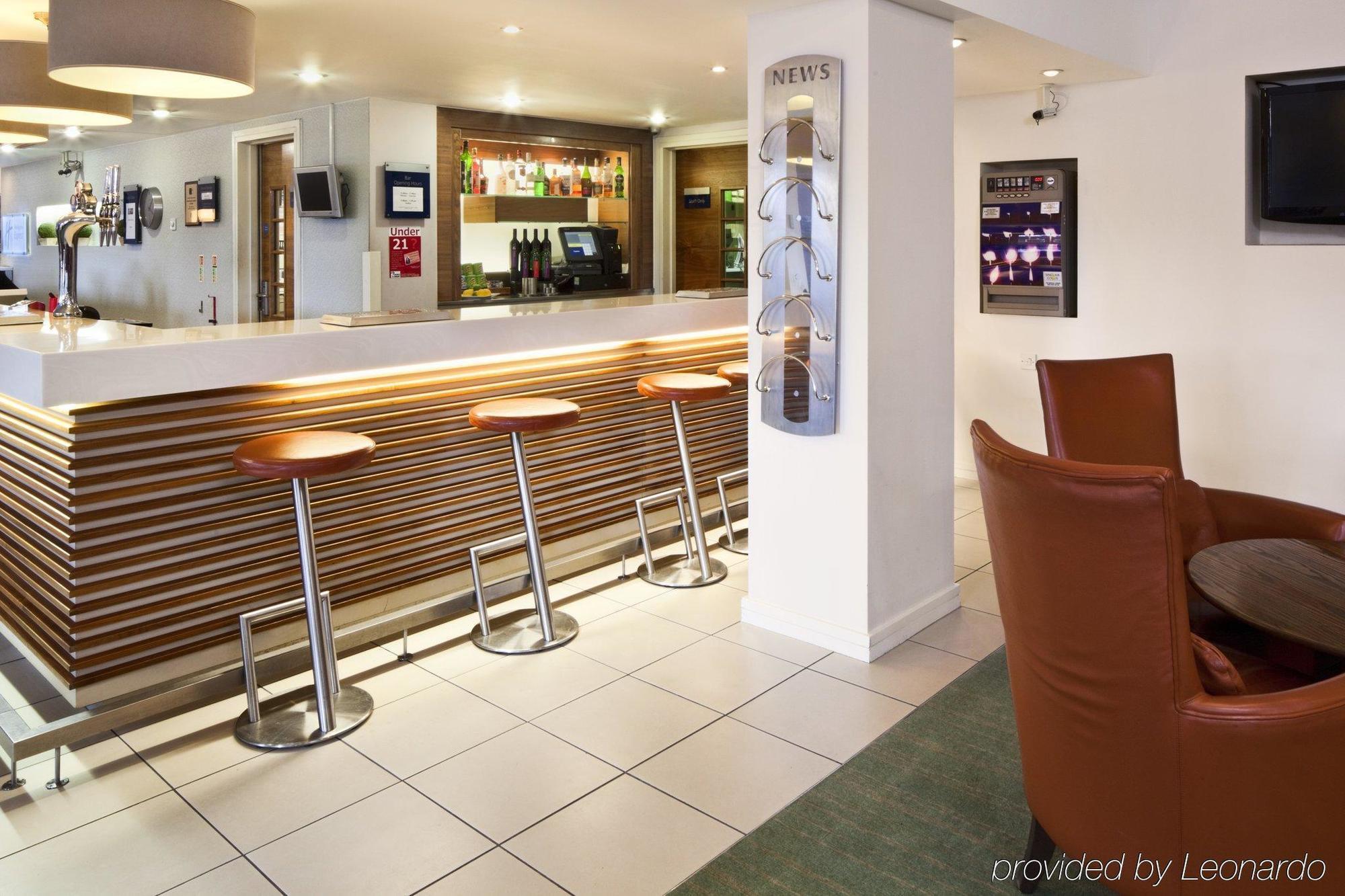 Holiday Inn Express Stevenage By Ihg Restaurang bild