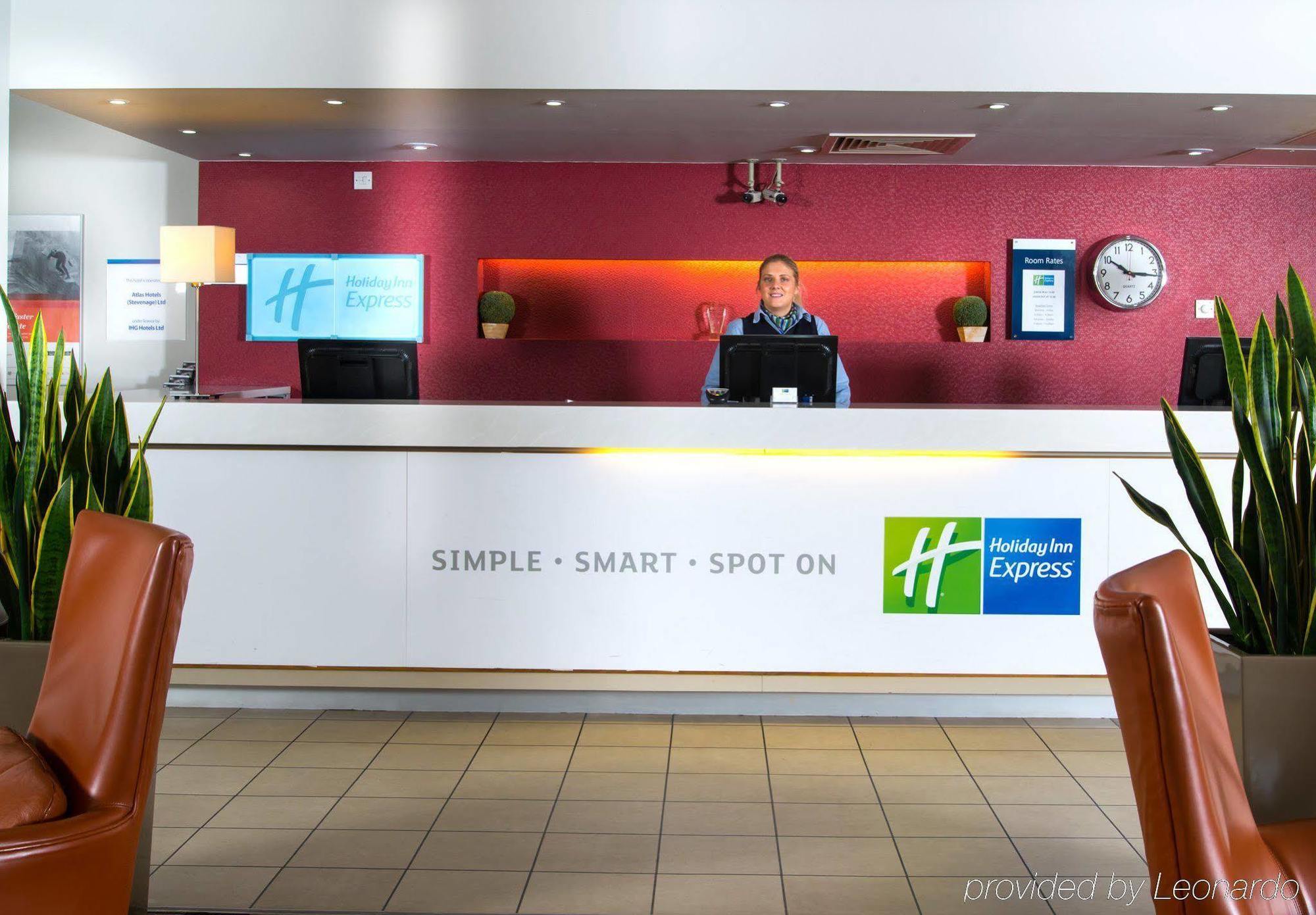 Holiday Inn Express Stevenage By Ihg Exteriör bild