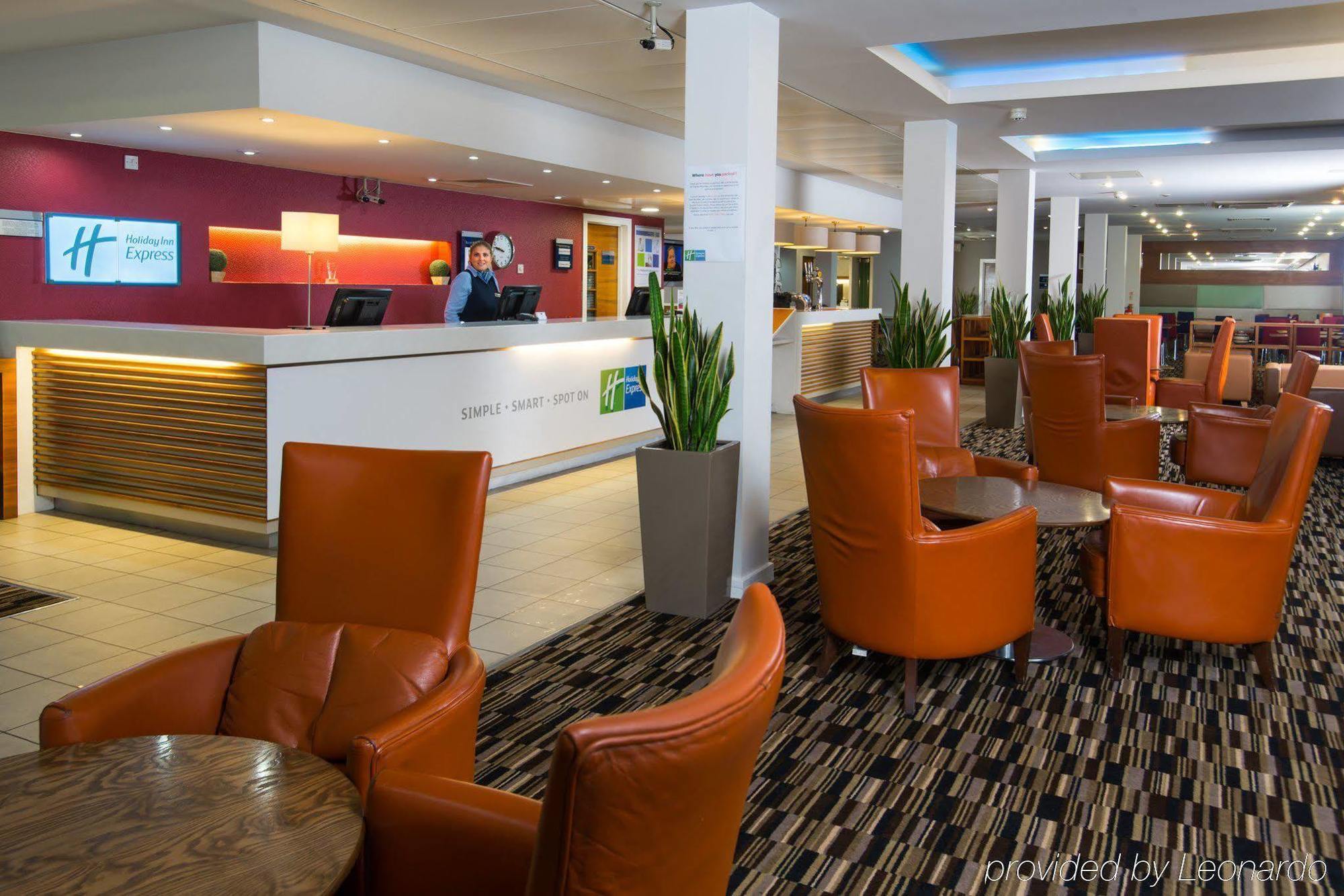 Holiday Inn Express Stevenage By Ihg Exteriör bild
