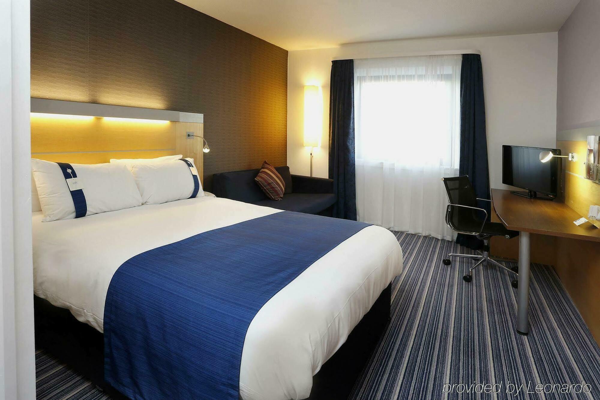 Holiday Inn Express Stevenage By Ihg Exteriör bild